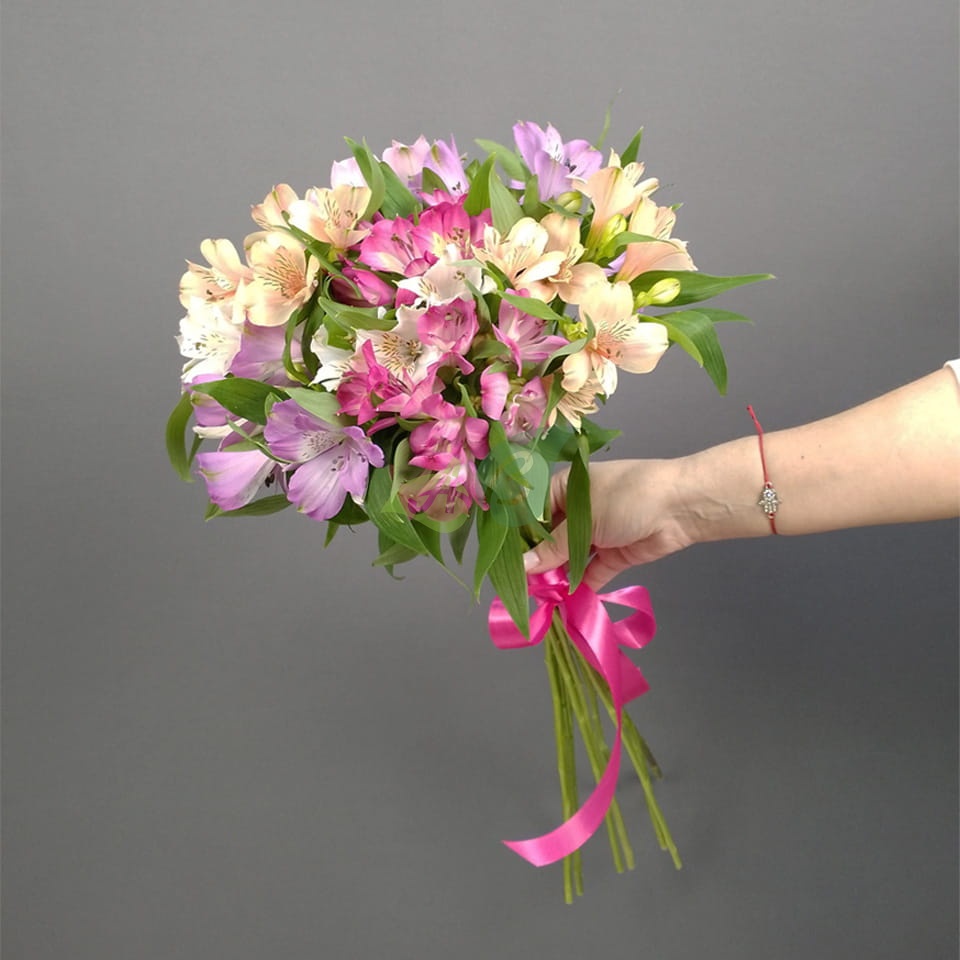 Букет альстромерий